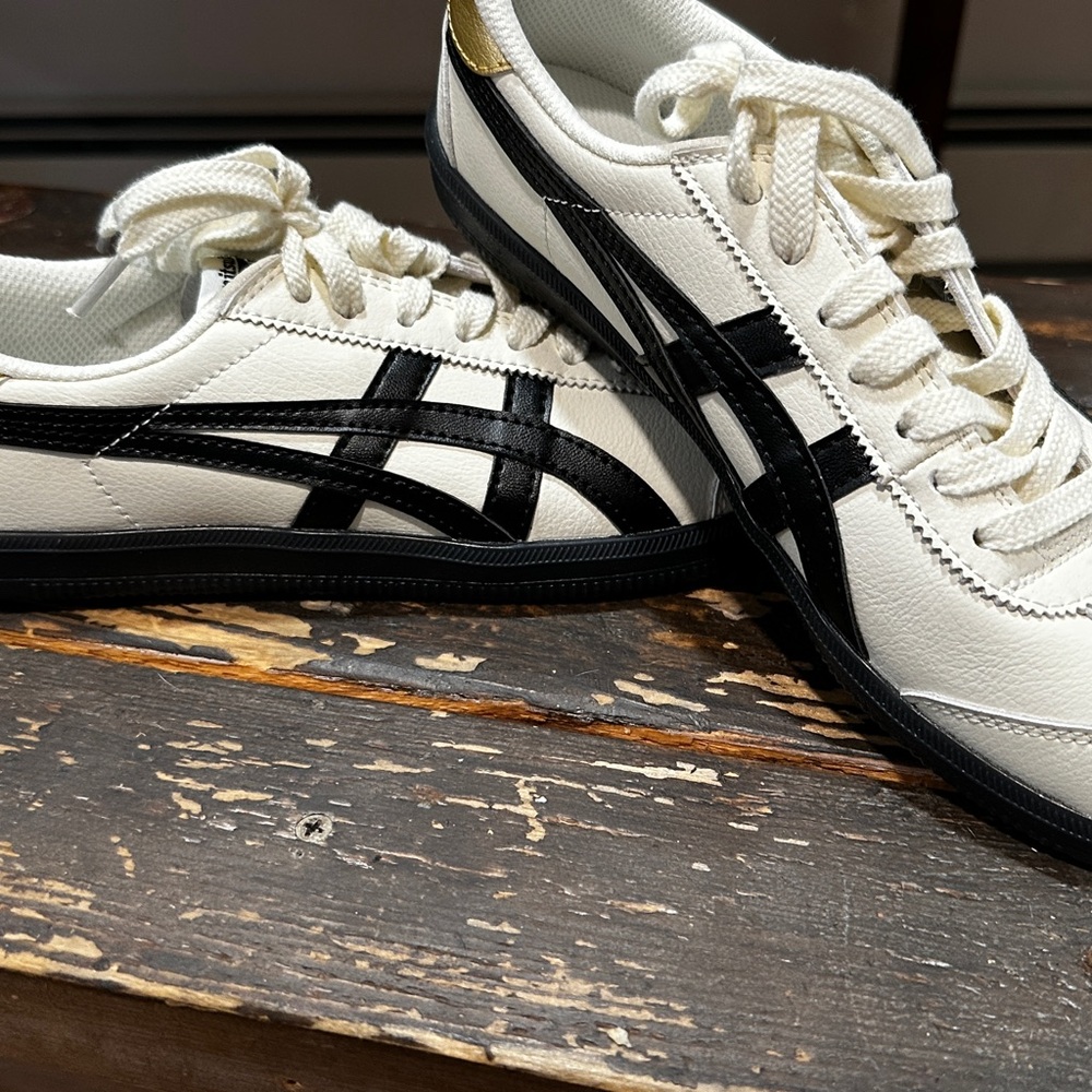 Onitsuka Tiger Tokuten White and Black Sneakers NWOB Size 40 (M7/W9)